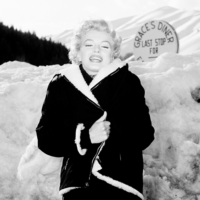 Marilyn-Monroe-vintage-Bus-Stop-snow-graces-diner-beaus-coat